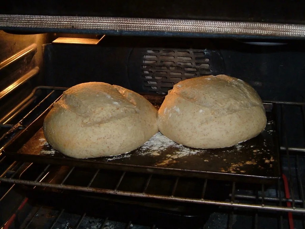 Приготовление хлеба в духовом шкафу ТЕКА HLB 85-G1 P на камне для выпечки из кордиерита